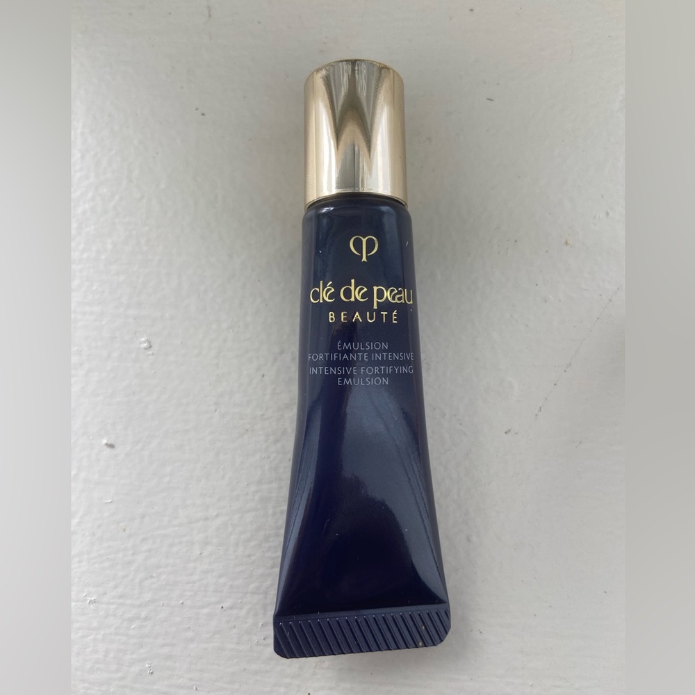 Clé de Peau Beauté Intensive Fortifying Emulsion